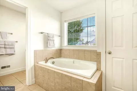 Bath - 641 Belgian Way, Lititz, PA 17543 photo 2 of 7