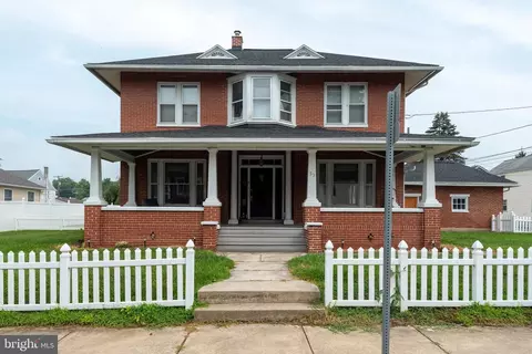 53 E Hummelstown St, Elizabethtown, PA 17022