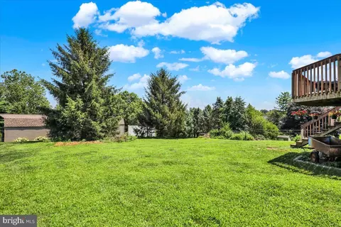 Exterior - 73 Sleepy Hollow Rd, Lititz, PA 17543 photo 5 of 6