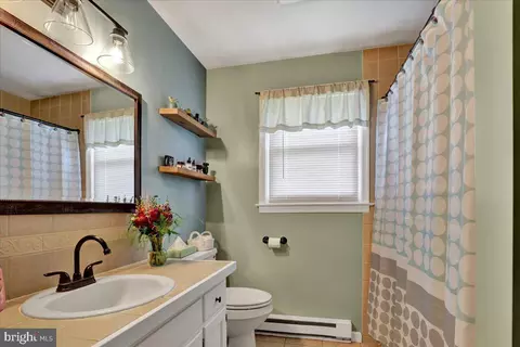 Bath - 73 Sleepy Hollow Rd, Lititz, PA 17543 photo 1 of 1