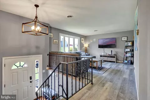 Entry Way - 73 Sleepy Hollow Rd, Lititz, PA 17543 photo 1 of 2