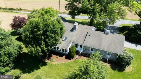 502 W Newport Rd, Lititz, PA 17543 photo 4