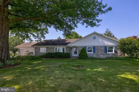 502 W Newport Rd, Lititz, PA 17543