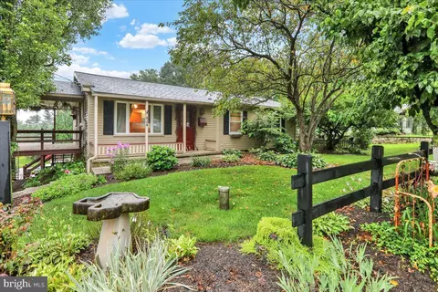 828 Pine Hill Rd, Lititz, PA 17543
