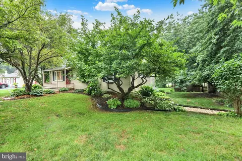 828 Pine Hill Rd, Lititz, PA 17543 photo 3