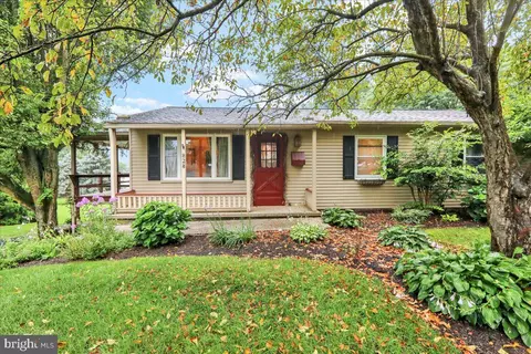 828 Pine Hill Rd, Lititz, PA 17543 photo 2