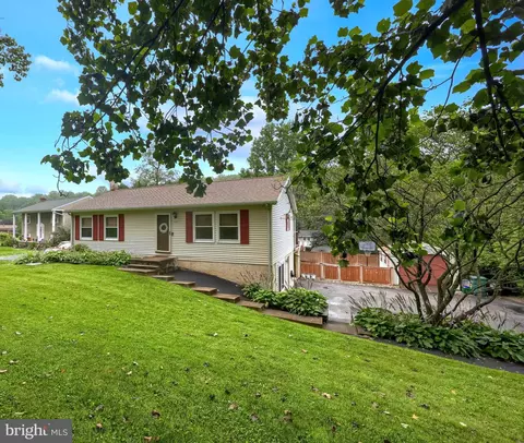 1149 Pennsy Rd, Pequea, PA 17565