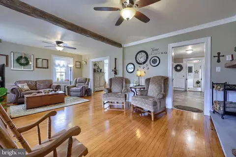 Entry Way - 335 N Clay Rd, Lititz, PA 17543 photo 2 of 27