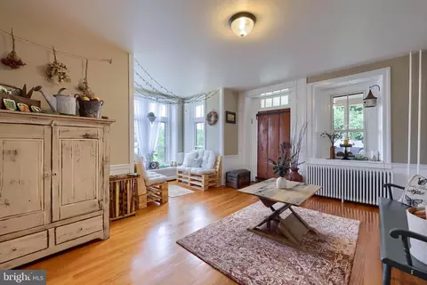 Entry Way - 335 N Clay Rd, Lititz, PA 17543 photo 4 of 27