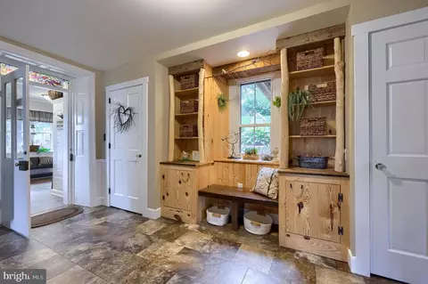 Entry Way - 335 N Clay Rd, Lititz, PA 17543 photo 12 of 27