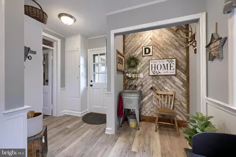 Entry Way - 335 N Clay Rd, Lititz, PA 17543 photo 13 of 27