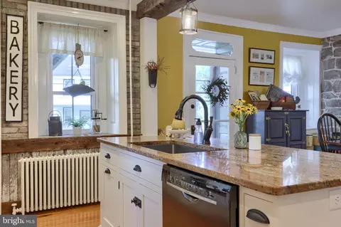Kitchen - 335 N Clay Rd, Lititz, PA 17543 photo 6 of 7