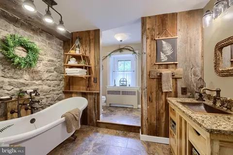 Bath - 335 N Clay Rd, Lititz, PA 17543 photo 2 of 10