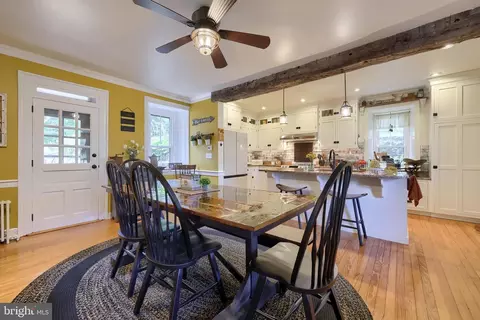 Dining - 335 N Clay Rd, Lititz, PA 17543 photo 2 of 4