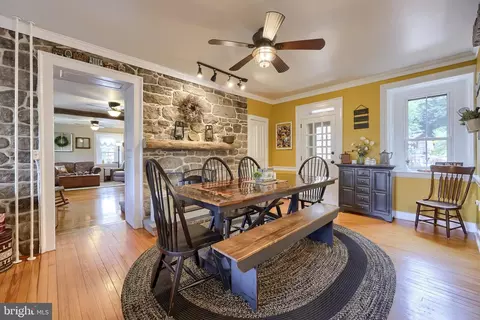 Dining - 335 N Clay Rd, Lititz, PA 17543 photo 4 of 4