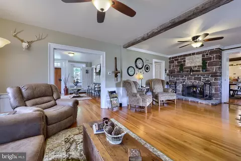 Entry Way - 335 N Clay Rd, Lititz, PA 17543 photo 1 of 27