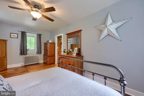 Bedroom - 335 N Clay Rd, Lititz, PA 17543 photo 2 of 3