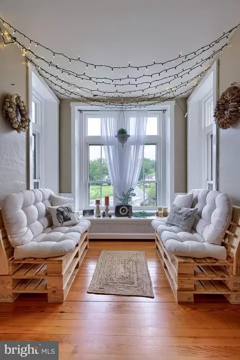Living - 335 N Clay Rd, Lititz, PA 17543 photo 1 of 2