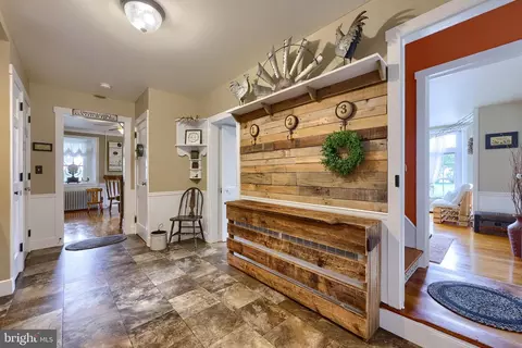 Entry Way - 335 N Clay Rd, Lititz, PA 17543 photo 10 of 27