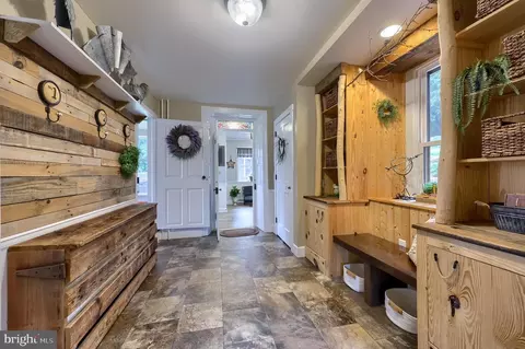 Entry Way - 335 N Clay Rd, Lititz, PA 17543 photo 11 of 27