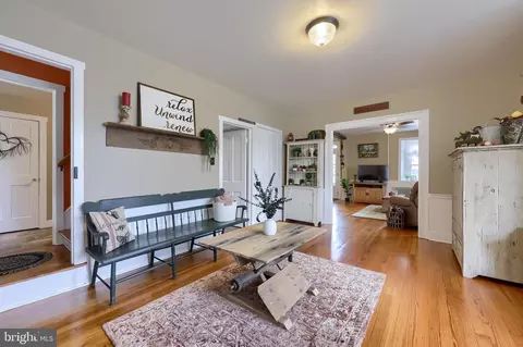 Entry Way - 335 N Clay Rd, Lititz, PA 17543 photo 8 of 27