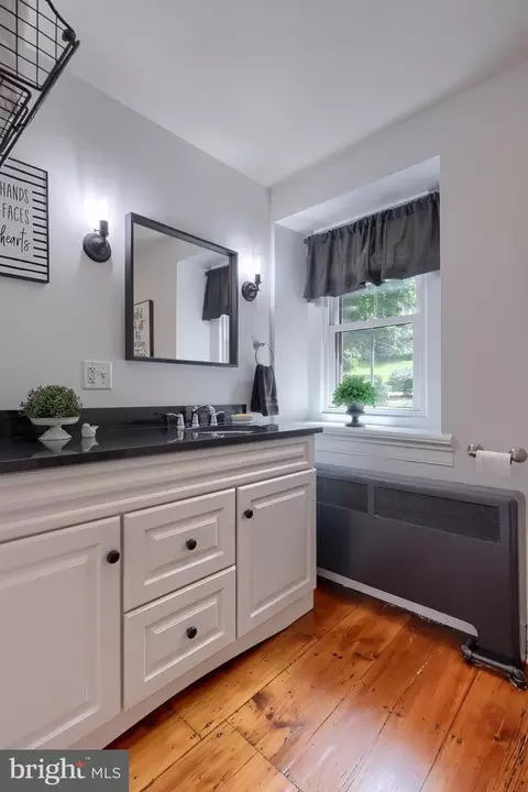 Bath - 335 N Clay Rd, Lititz, PA 17543 photo 9 of 10