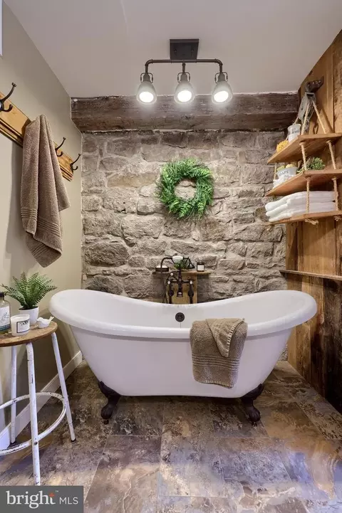 Bath - 335 N Clay Rd, Lititz, PA 17543 photo 6 of 10