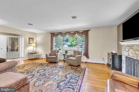 629 S Spruce St, Lititz, PA 17543 photo 6