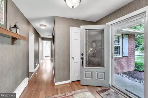 629 S Spruce St, Lititz, PA 17543 photo 3