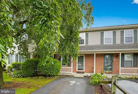 104 Chelmsford Dr, Marietta, PA 17547