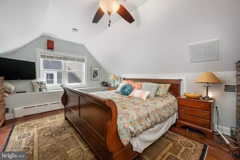 Bedroom - 53 Front St, Lititz, PA 17543 photo 2 of 2