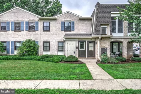 21 Valleybrook Dr, Lancaster, PA 17601