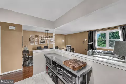 Entry Way - 606 S Cedar St, Lititz, PA 17543 photo 3 of 4