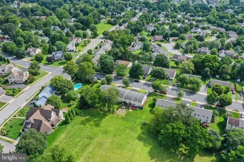 View/Area - 606 S Cedar St, Lititz, PA 17543 photo 3 of 4