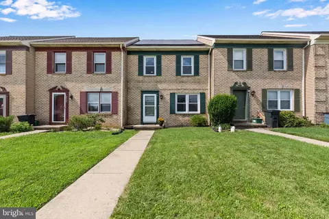 6530 Hollow Dr, East Petersburg, PA 17520