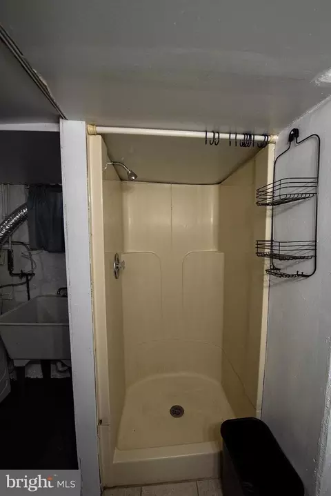 Bath - 540 Ruby St, Lancaster, PA 17603 photo 4 of 4