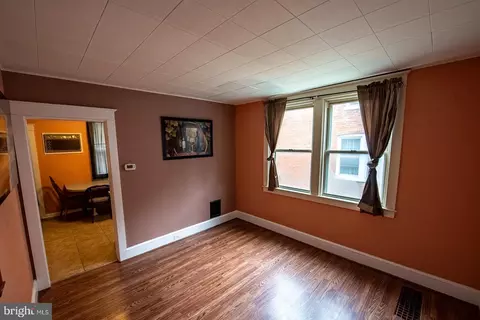 Living - 540 Ruby St, Lancaster, PA 17603 photo 2 of 2
