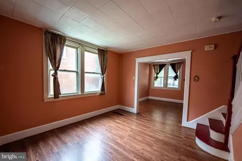 Living - 540 Ruby St, Lancaster, PA 17603 photo 1 of 2