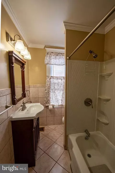 Bath - 540 Ruby St, Lancaster, PA 17603 photo 1 of 4