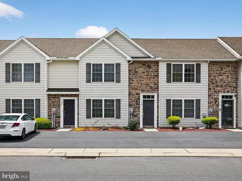 110 Redstone Dr, Denver, PA 17517
