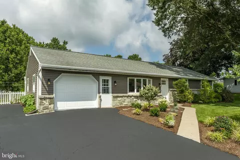Exterior - 104 Hershey Rd, Lititz, PA 17543 photo 2 of 8