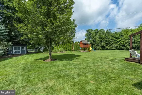 Exterior - 104 Hershey Rd, Lititz, PA 17543 photo 4 of 8