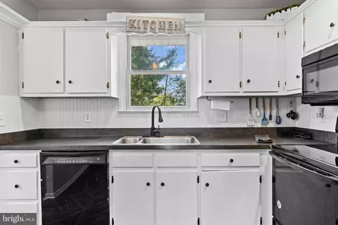 Kitchen - 111 Oxford Dr, Lititz, PA 17543 photo 3 of 3