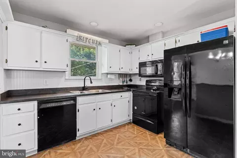 Kitchen - 111 Oxford Dr, Lititz, PA 17543 photo 1 of 3