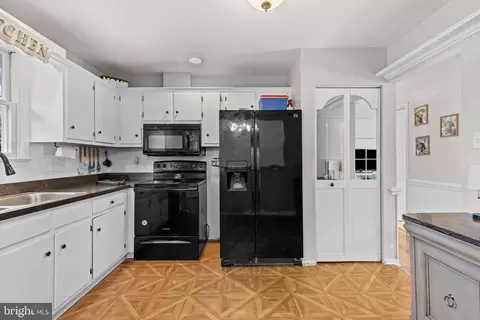 Kitchen - 111 Oxford Dr, Lititz, PA 17543 photo 2 of 3