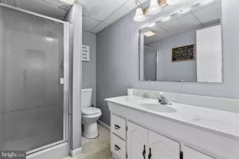 Bath - 111 Oxford Dr, Lititz, PA 17543 photo 2 of 2