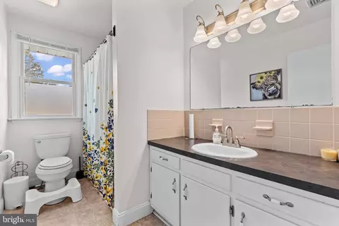Bath - 111 Oxford Dr, Lititz, PA 17543 photo 1 of 2