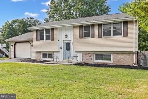 Exterior - 111 Oxford Dr, Lititz, PA 17543 photo 3 of 9