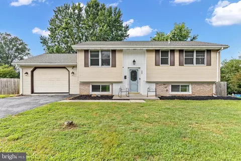 111 Oxford Dr, Lititz, PA 17543