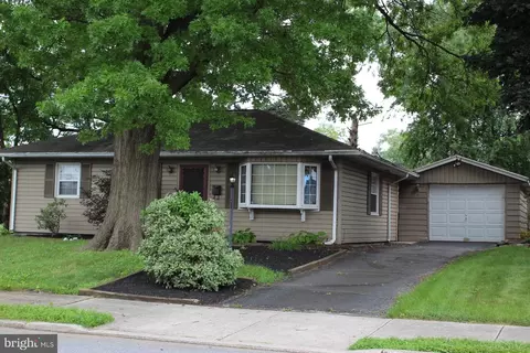 Exterior - 501 E New St, Lititz, PA 17543 photo 2 of 6
